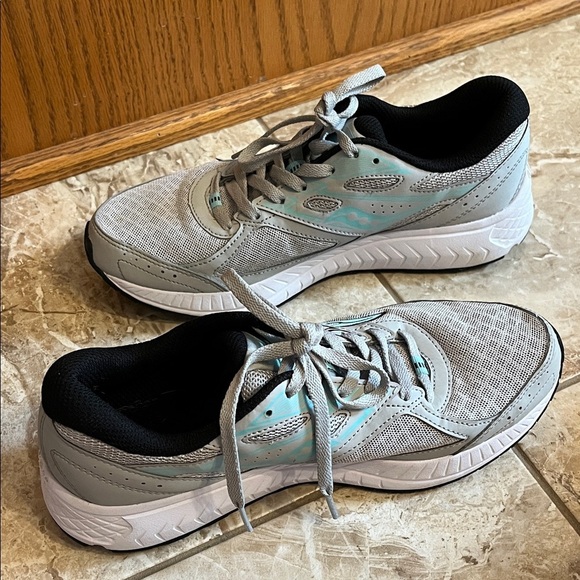 Saucony Cohesion 13 Sneaker Athletic Shoes in Light Gray and Mint - Size 9 - Picture 2 of 11